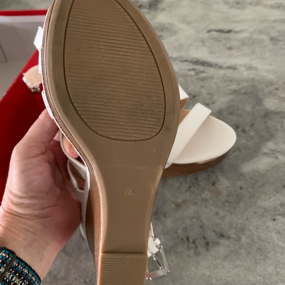 Guess Sandles - Picture 4 of 5